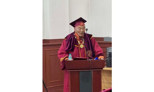 Дархан аварга Х.Баянмөнх "Хүндэт доктор" цол хүртэв