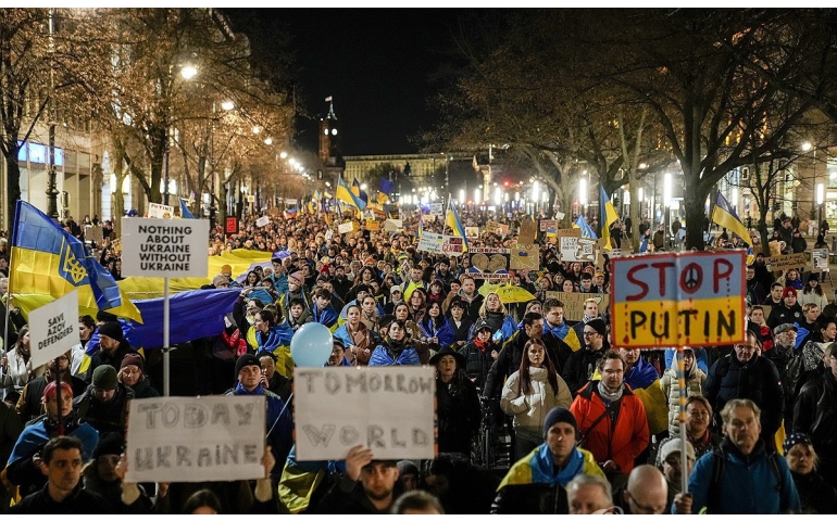 Украины дайны түүхэн сургамж юу вэ?