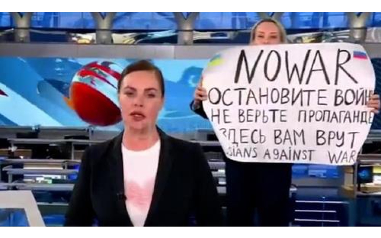 Оросын сэтгүүлч бүсгүй Баруунд гарчээ