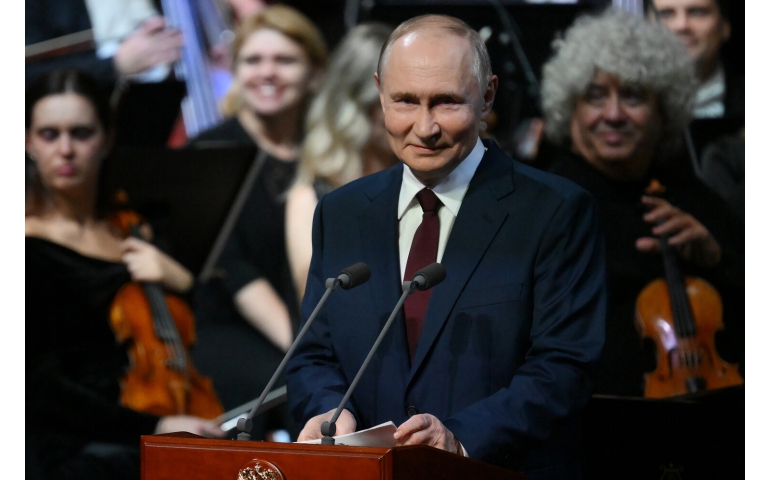 В.Путины төрсөн өдрөөр хэн ямар бэлэг өгч байв?