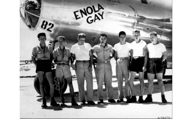 1945 онд Хирошимаг бөмбөгдсөн “Enola Gay” онгоцны нэр ямар утгатай вэ?